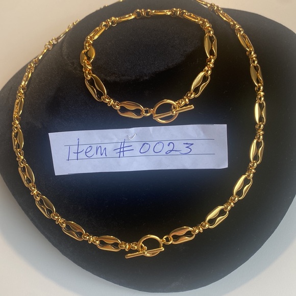 New 2pc. 24K Gold Plated Trendy Punk Chain Necklace and Bracelet set. - Picture 7 of 8